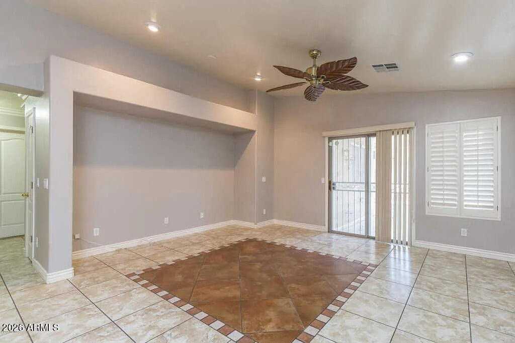 8319 W Whyman Ave - Photo 3 of 22