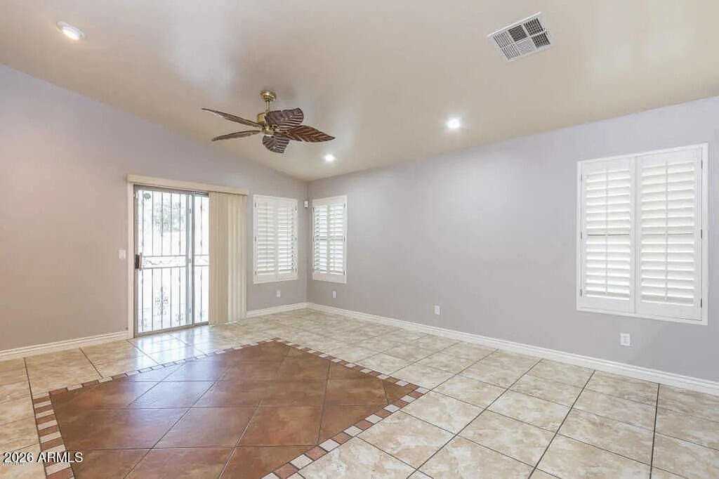 8319 W Whyman Ave - Photo 4 of 22