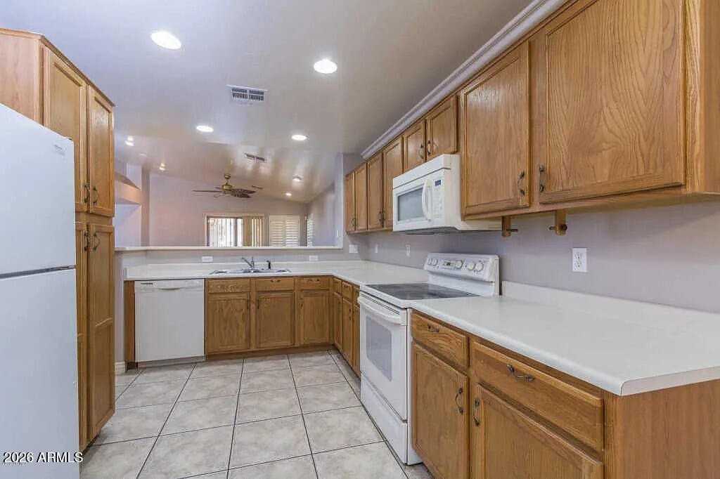 8319 W Whyman Ave - Photo 6 of 22