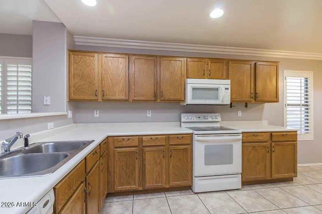 8319 W Whyman Ave - Photo 7 of 22