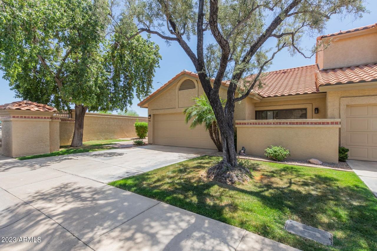 7961 E Joshua Tree Ln - Photo 2 of 44