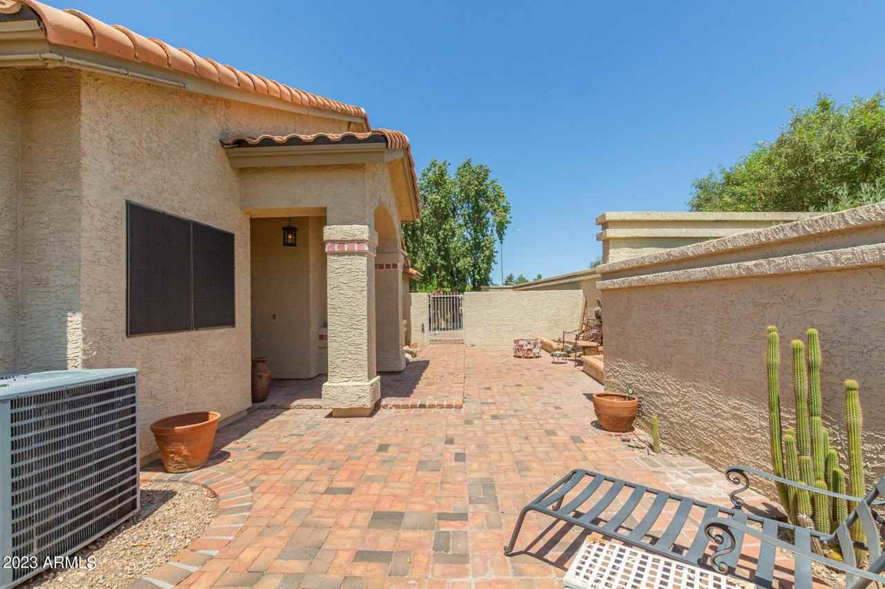 7961 E Joshua Tree Ln - Photo 4 of 44