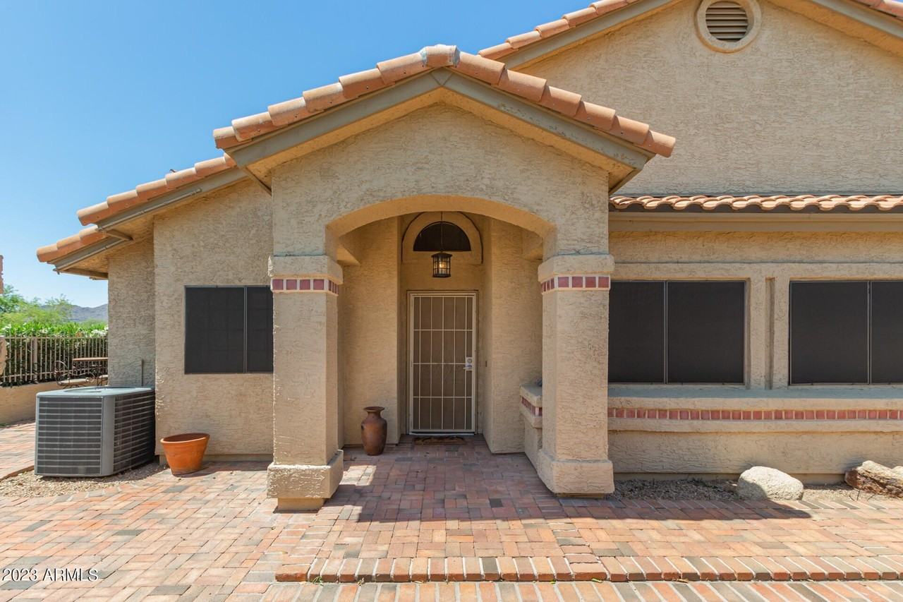 7961 E Joshua Tree Ln - Photo 6 of 44