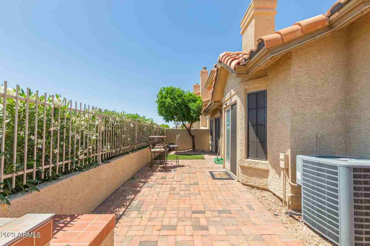 7961 E Joshua Tree Ln - Photo 7 of 44