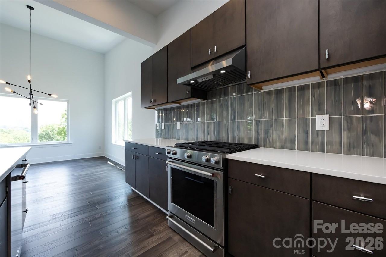 232 Flint St - Photo 4 of 28
