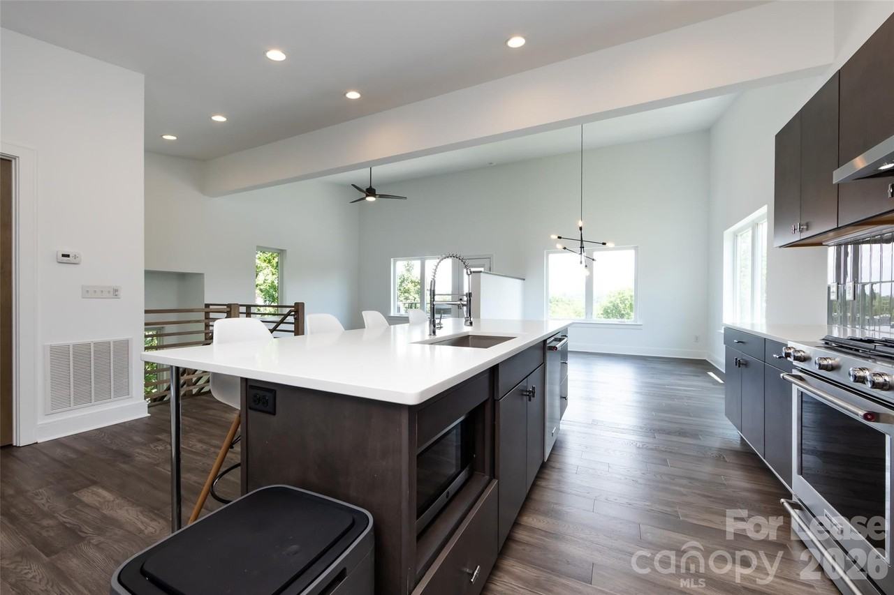 232 Flint St - Photo 5 of 28