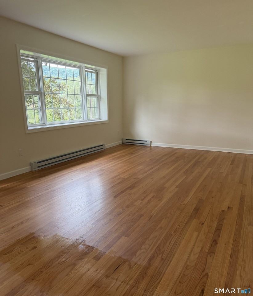 211 Kent Hollow Rd - Photo 4 of 18
