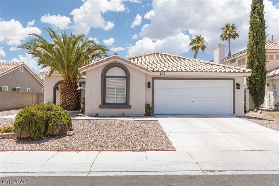 1109 Deer Horn Ln - Photo 2 of 34
