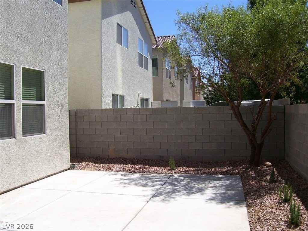 6539 Sunset Pines St - Photo 4 of 13