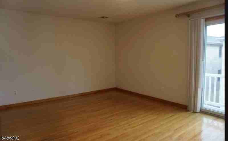 79 Fillmore St - Photo 4 of 5