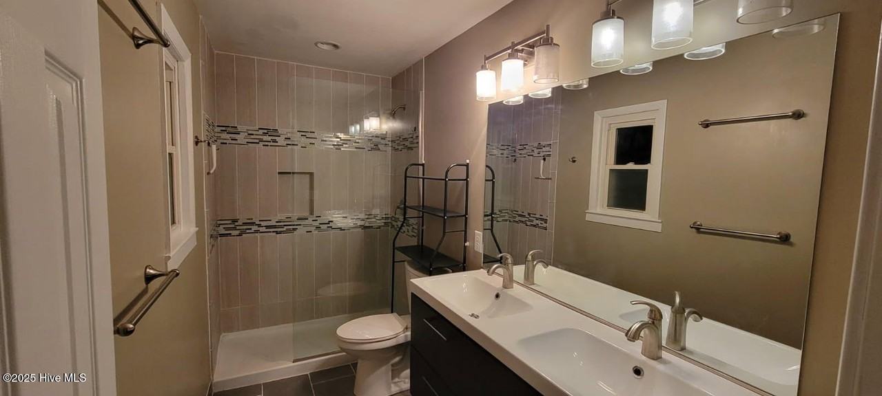 490 N May St - Photo 7 of 13