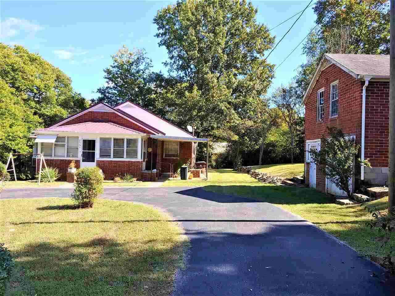 2060 S Sizer Avenue - Photo 2 of 21
