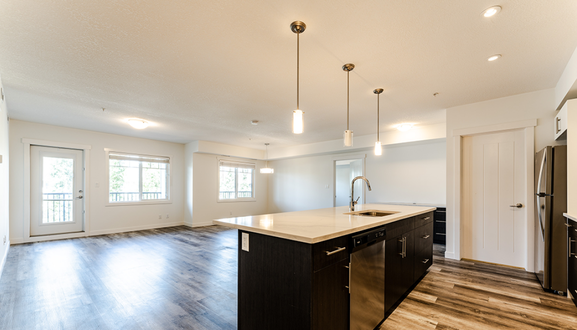 Nautical Luxury Suites at Summerside - Photo 4 of 32