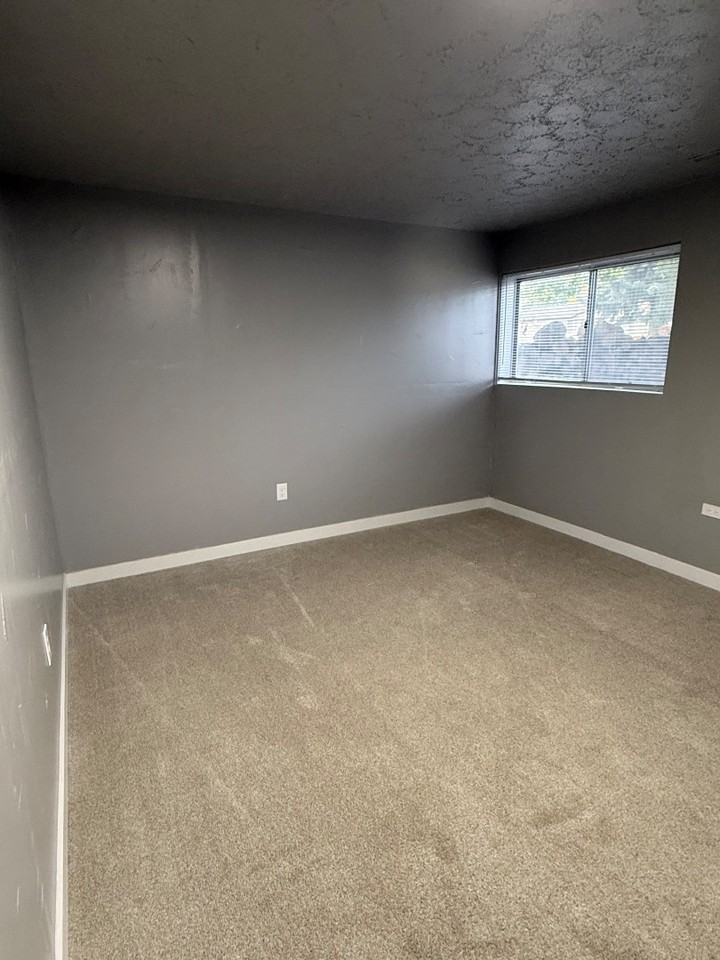 750 S Queens Guard Way - Photo 2 of 9