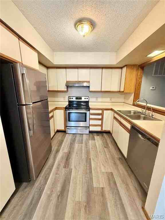 10 Old Orchard Ln - Photo 3 of 26
