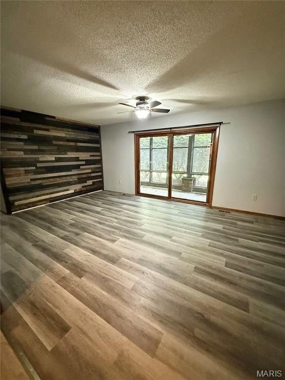10 Old Orchard Ln - Photo 5 of 26