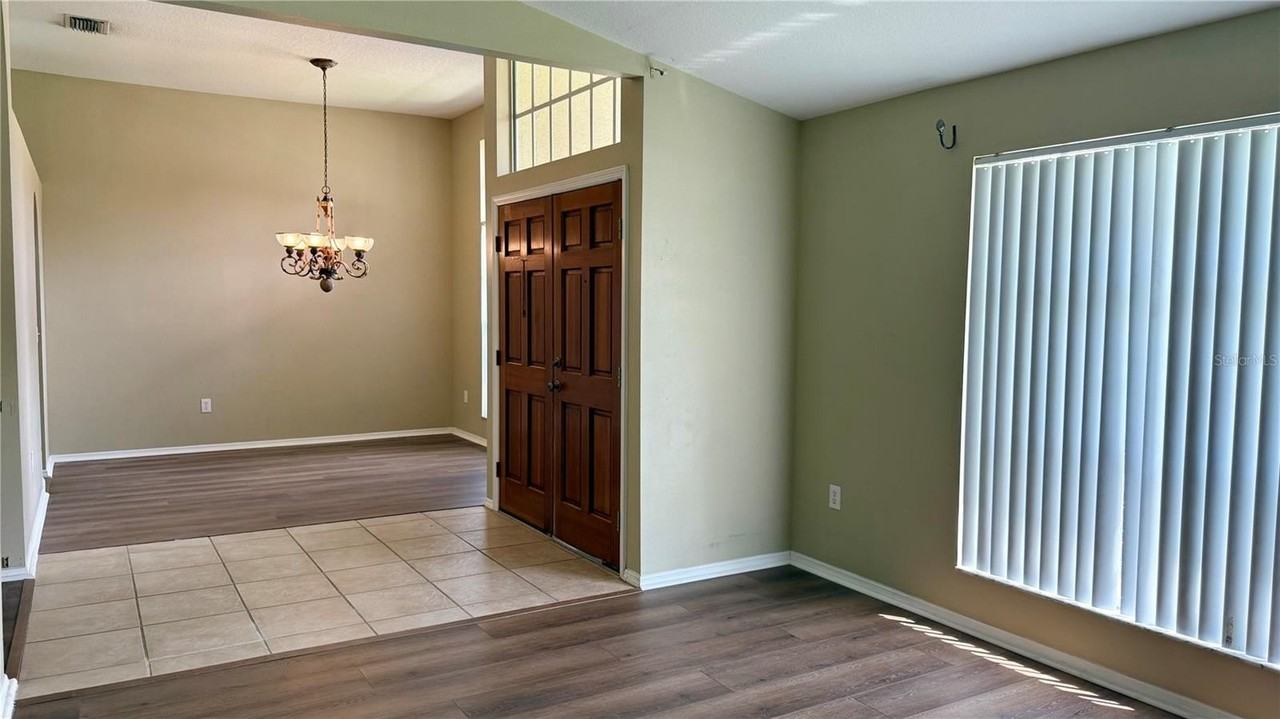 9917 Colonnade Dr - Photo 5 of 46