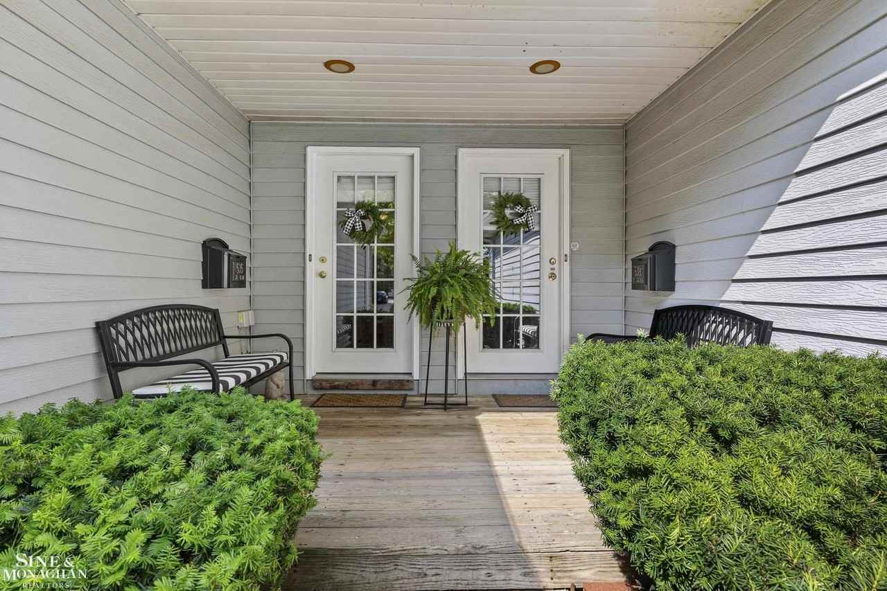 535 Saint Clair St - Photo 3 of 46
