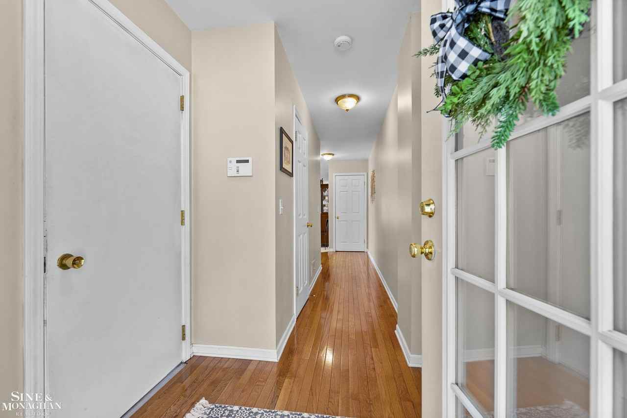 535 Saint Clair St - Photo 6 of 46