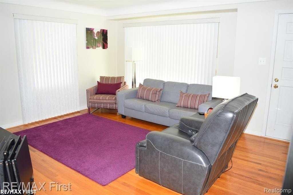 2666 Catalpa Dr - Photo 2 of 17