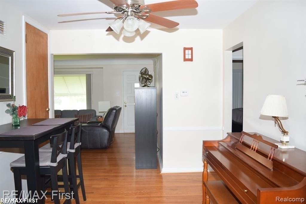 2666 Catalpa Dr - Photo 5 of 17