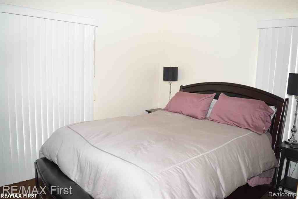 2666 Catalpa Dr - Photo 6 of 17