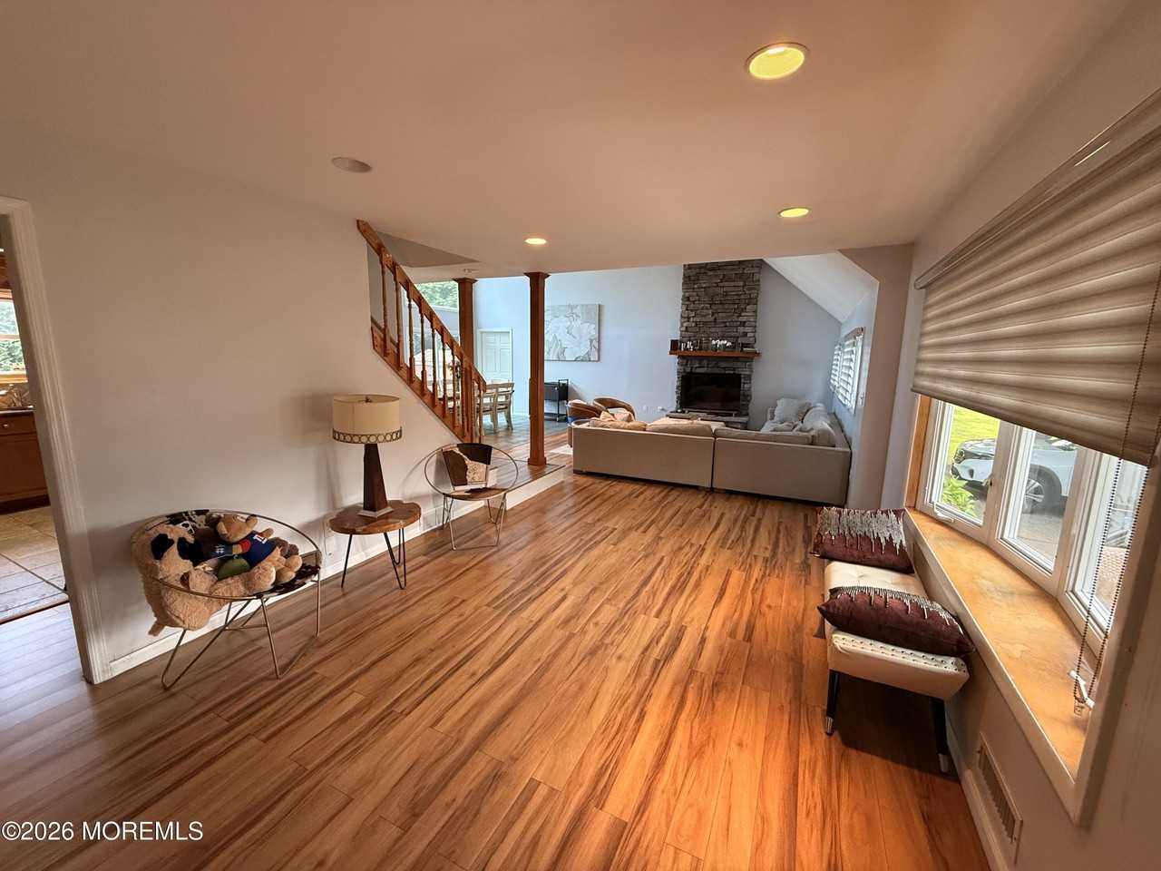 7 Carole Dr - Photo 3 of 21