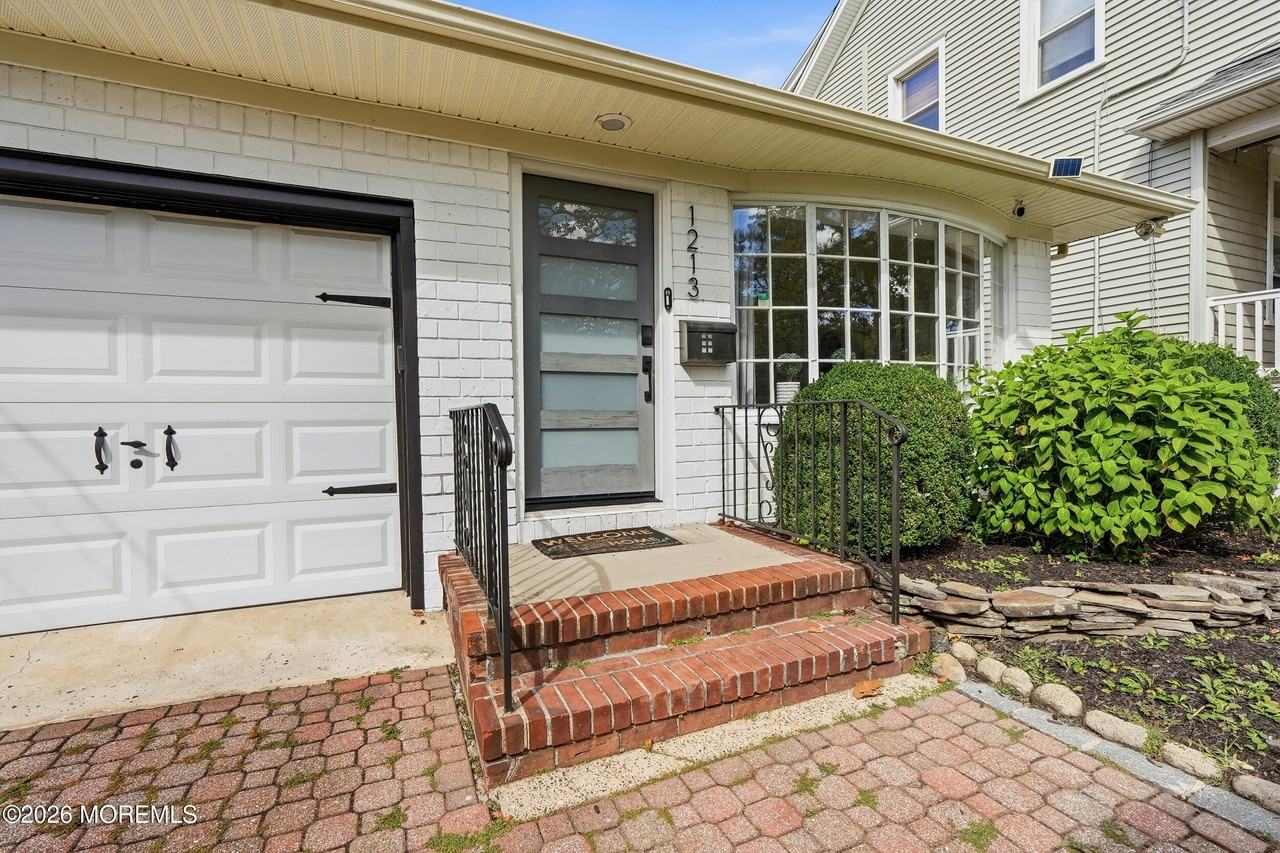 1213 Sunset Ave - Photo 2 of 50