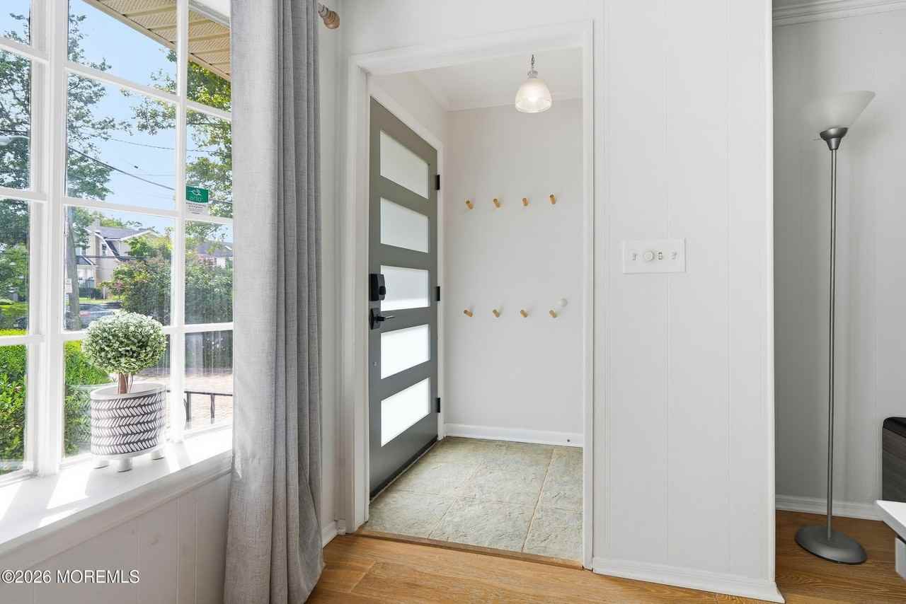 1213 Sunset Ave - Photo 4 of 50