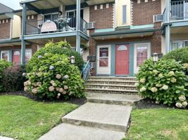 featured image of 207 13th Ave #8