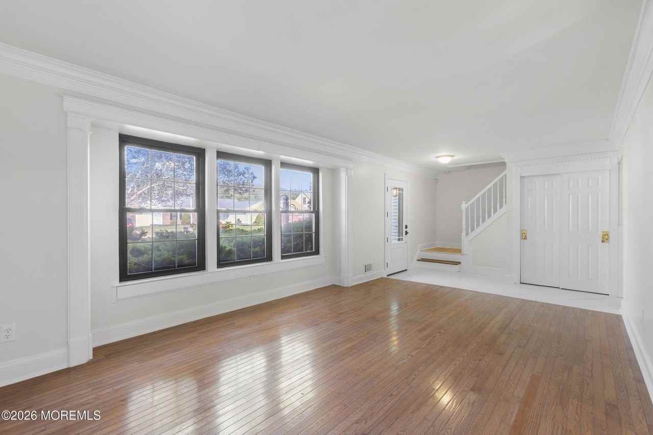13 Laurel Crest Dr - Photo 5 of 20