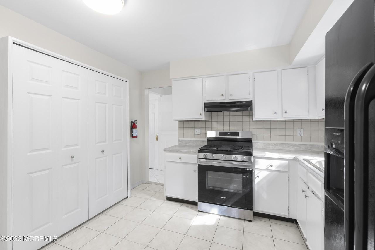 13 Laurel Crest Dr - Photo 7 of 20