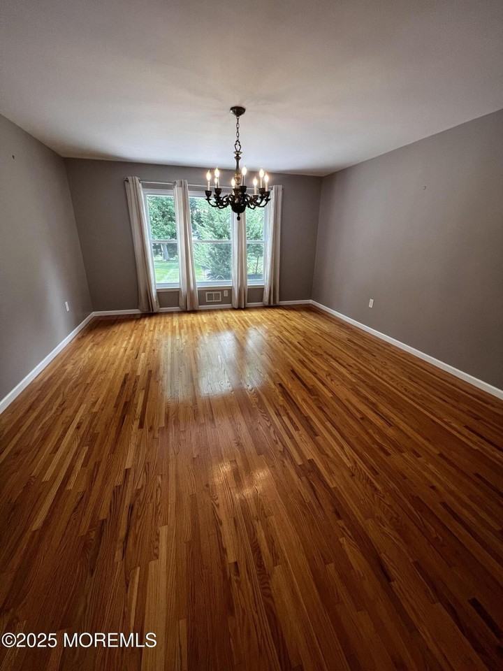 1624 Melville St - Photo 6 of 32
