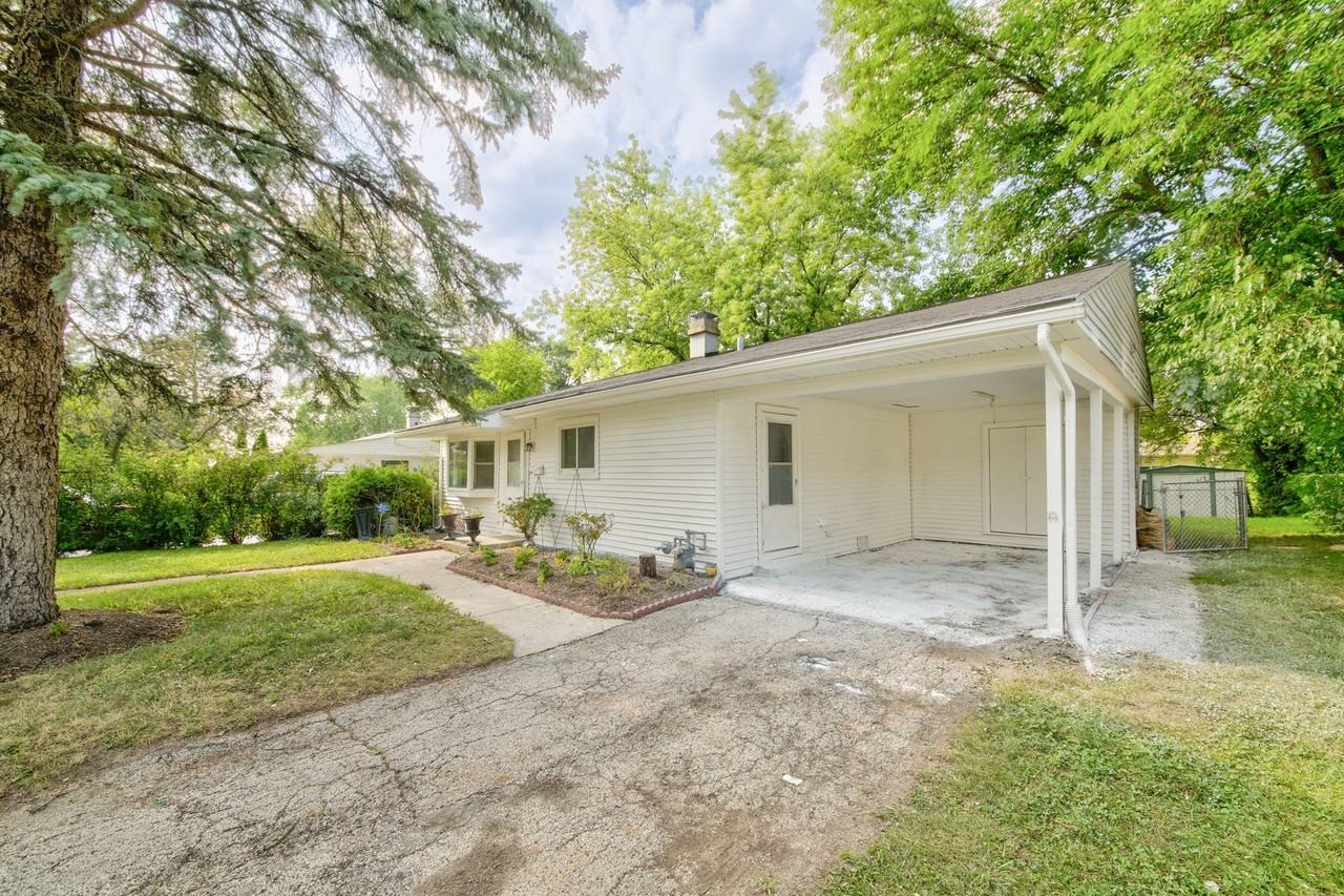 112 Green Ln - Photo 3 of 13