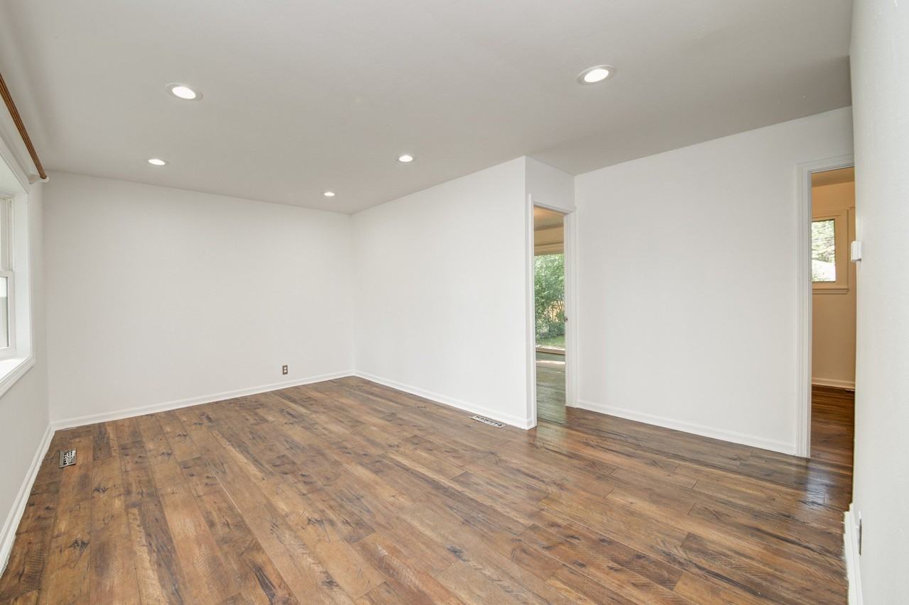 112 Green Ln - Photo 4 of 13