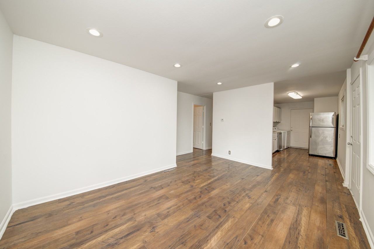 112 Green Ln - Photo 5 of 13