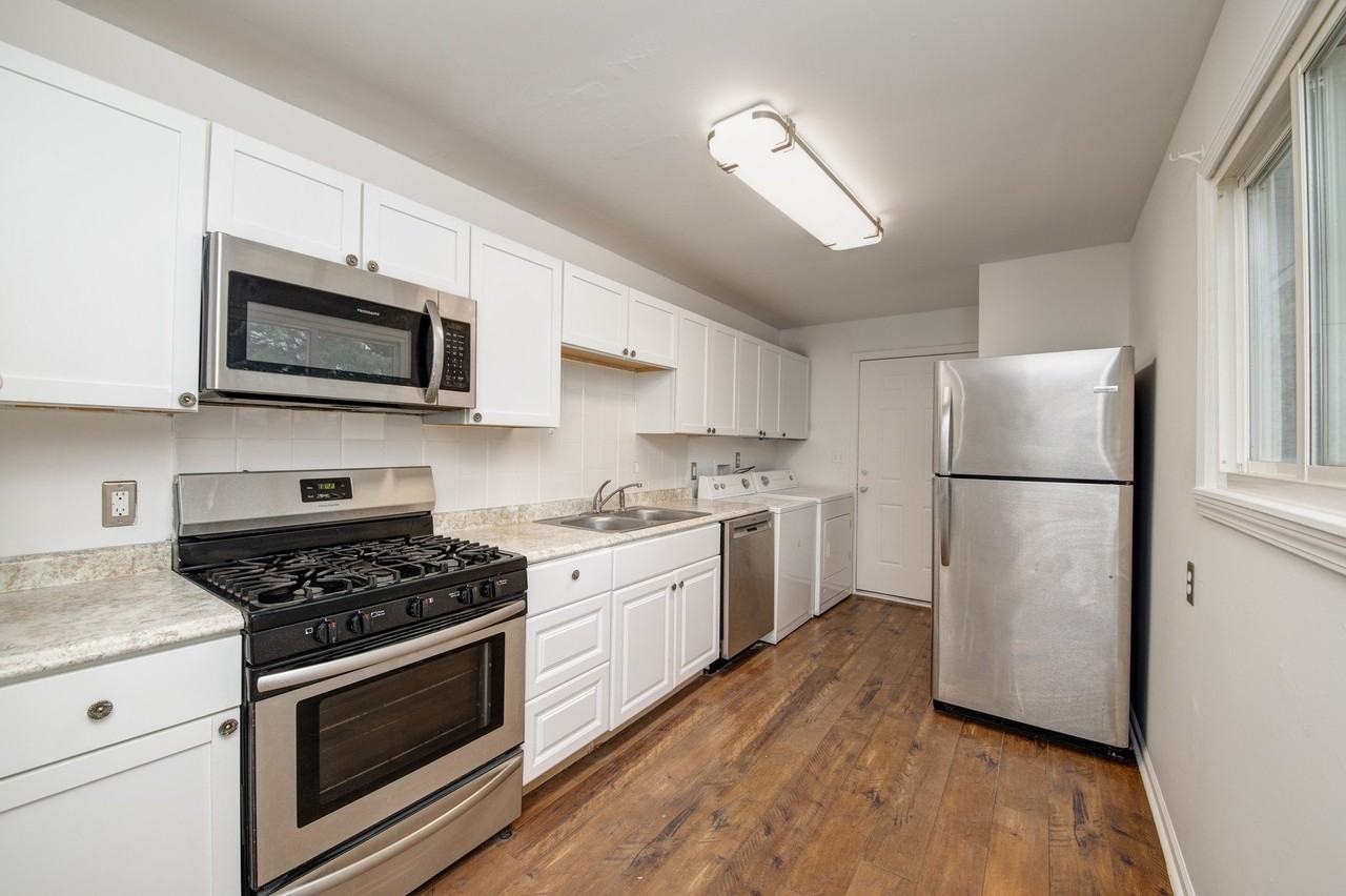 112 Green Ln - Photo 7 of 13