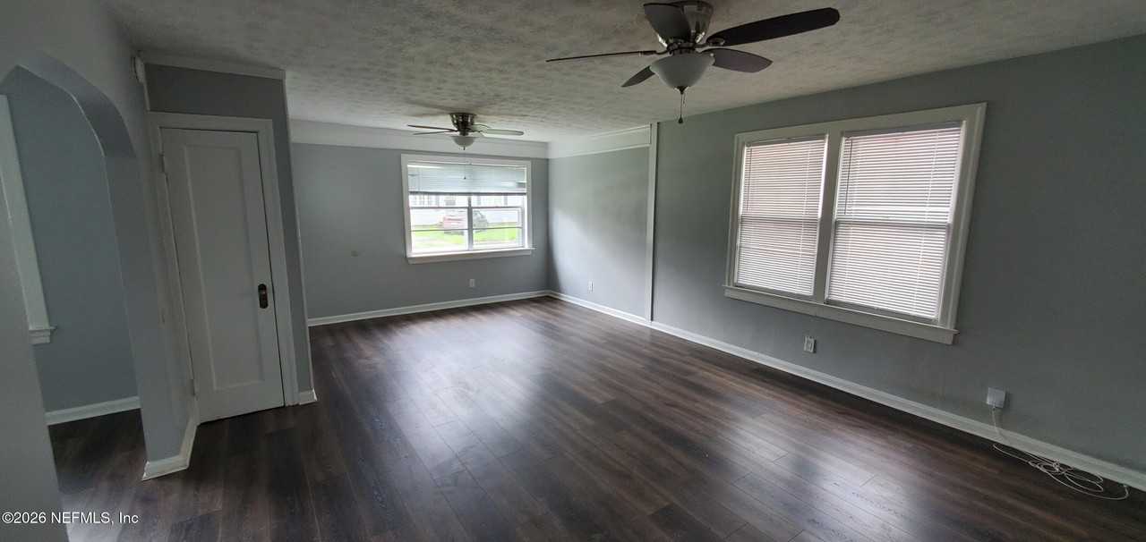 4803 French St - Photo 2 of 9