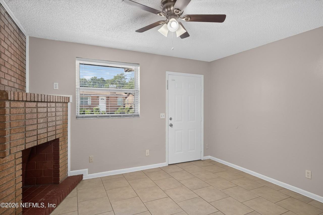 8067 Parental Cir - Photo 5 of 24