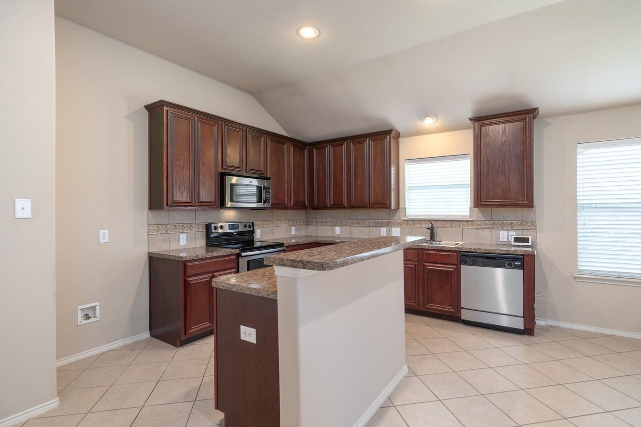 6237 Chalk Hollow Dr - Photo 4 of 22
