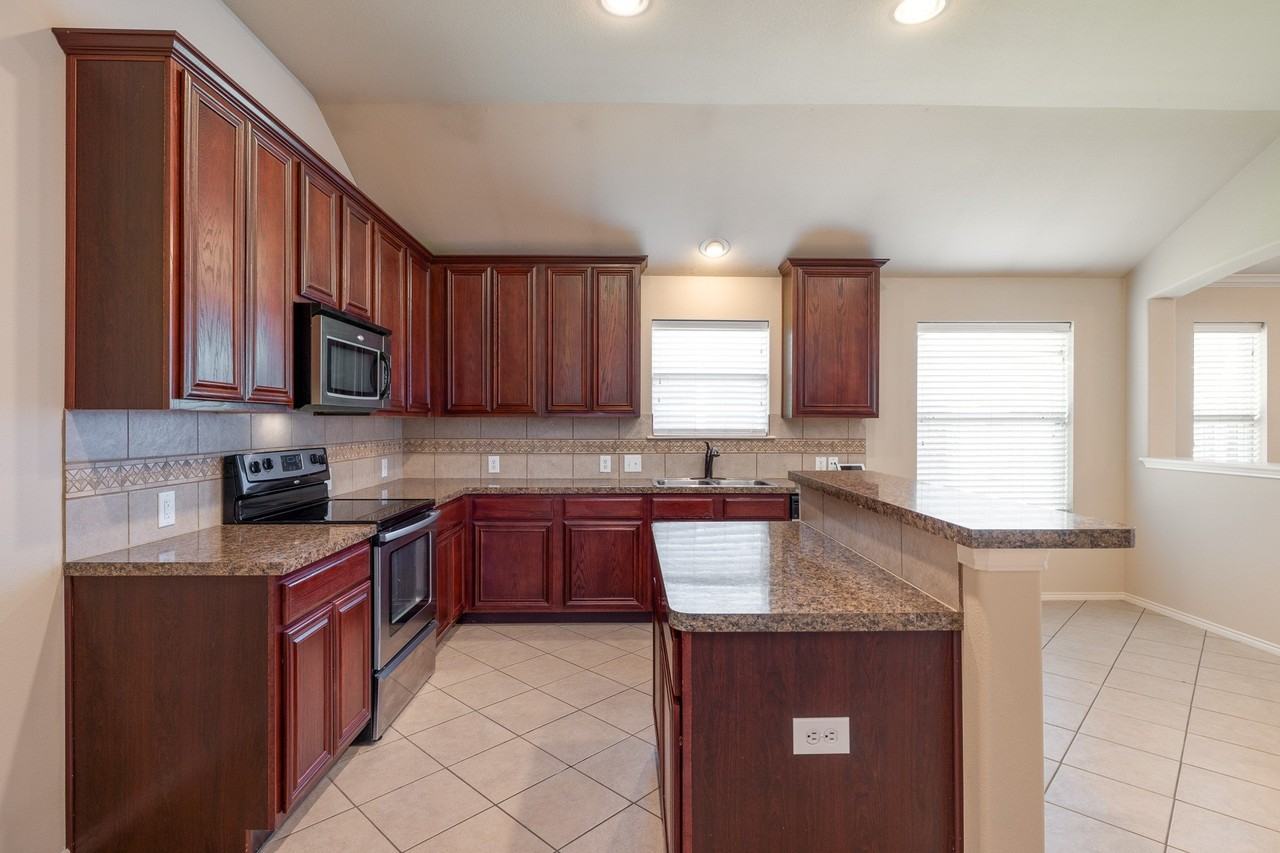 6237 Chalk Hollow Dr - Photo 5 of 22