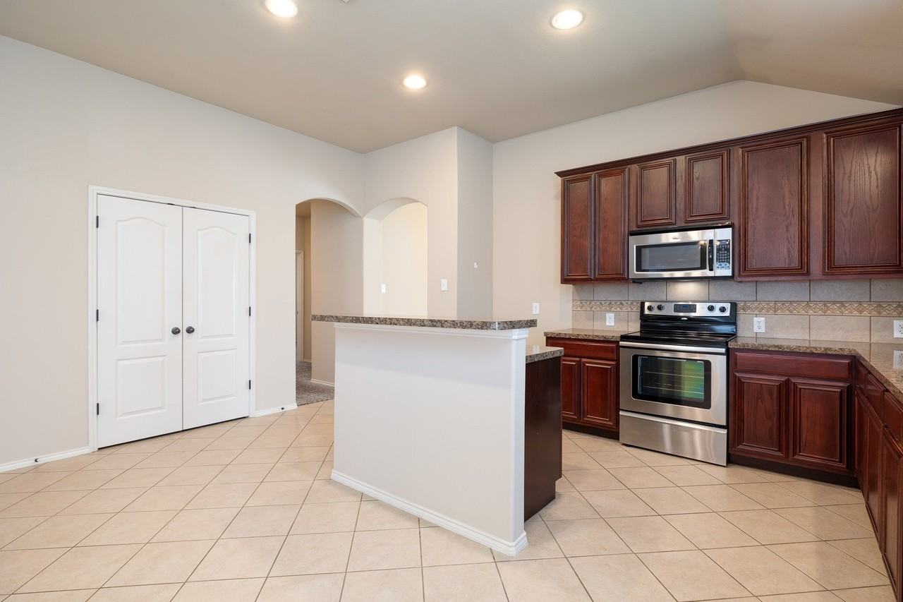 6237 Chalk Hollow Dr - Photo 7 of 22