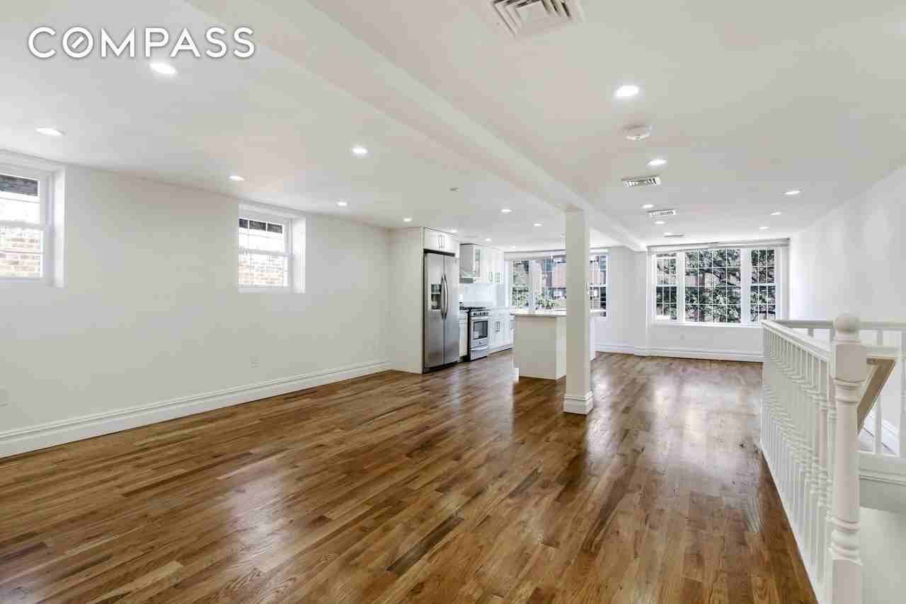 552 Pennsylvania Ave #2 - Photo 3 of 9
