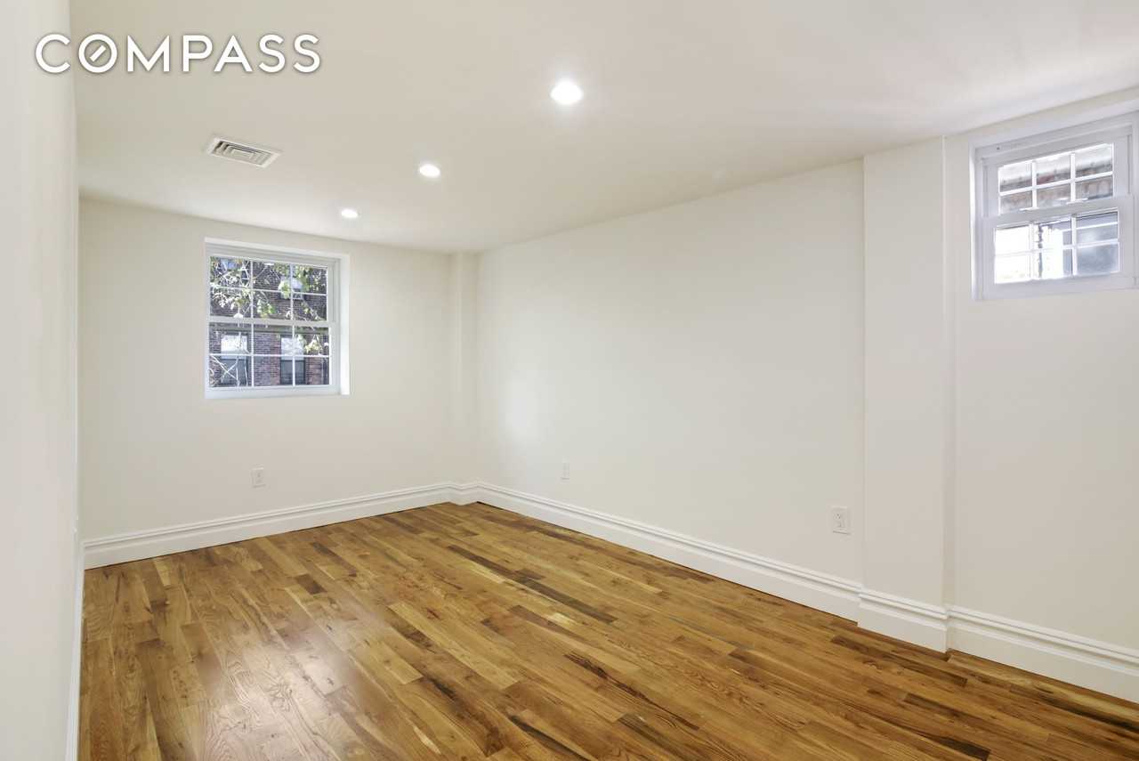 552 Pennsylvania Ave #2 - Photo 5 of 9