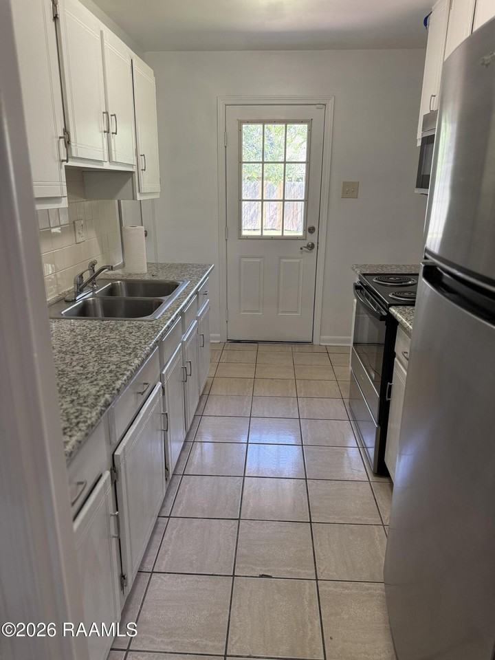 206 Dijon Dr - Photo 4 of 10