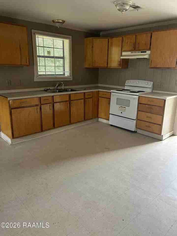240 Sawmill Rd #D - Photo 3 of 6