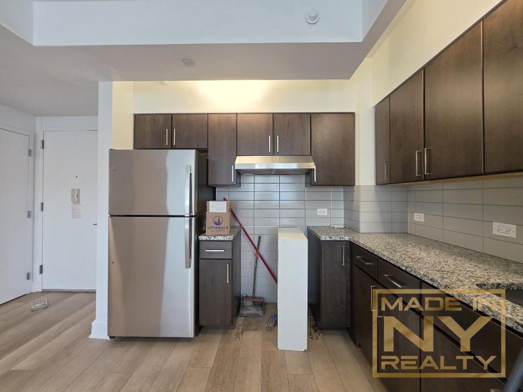 6211 108th St #16J - Photo 2 of 12