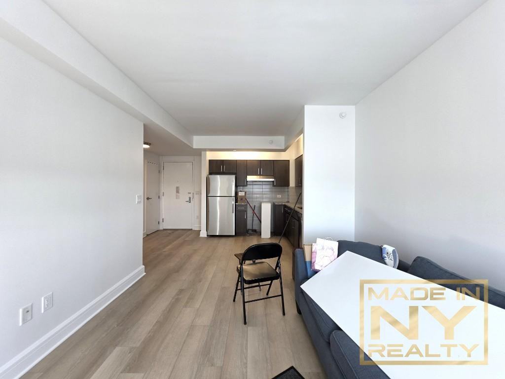 6211 108th St #16J - Photo 3 of 12