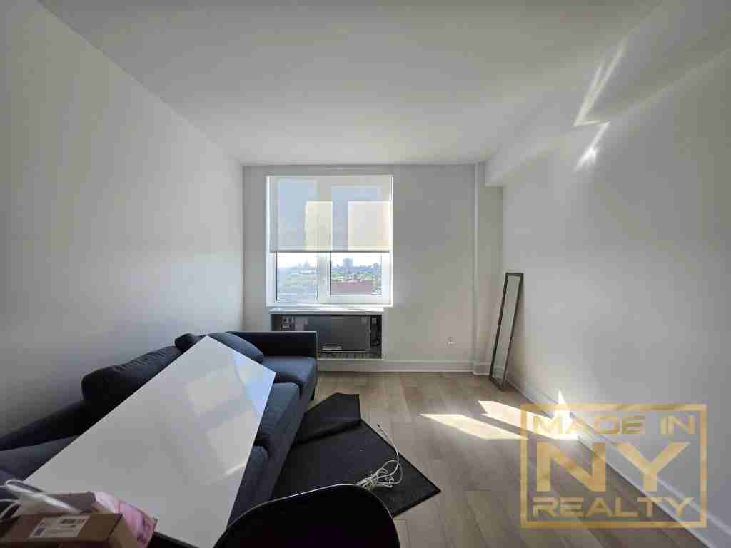 6211 108th St #16J - Photo 4 of 12