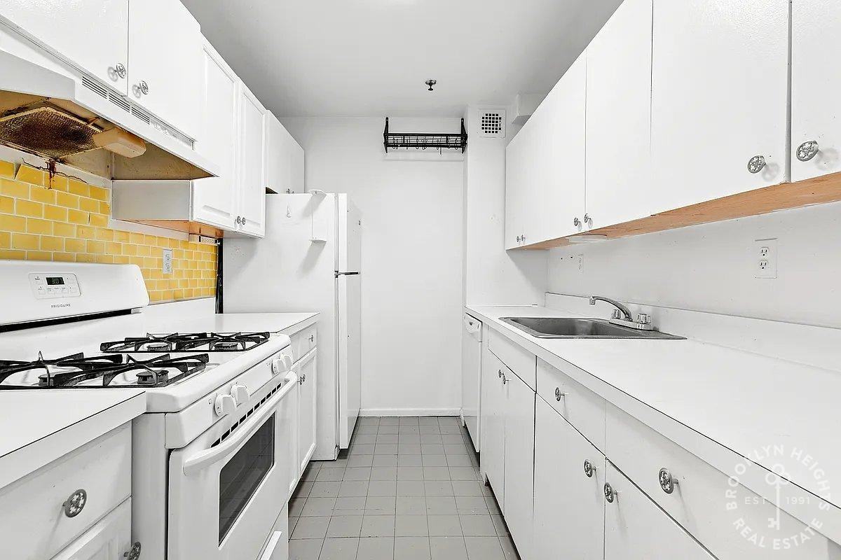373 Pacific St #1A - Photo 5 of 7